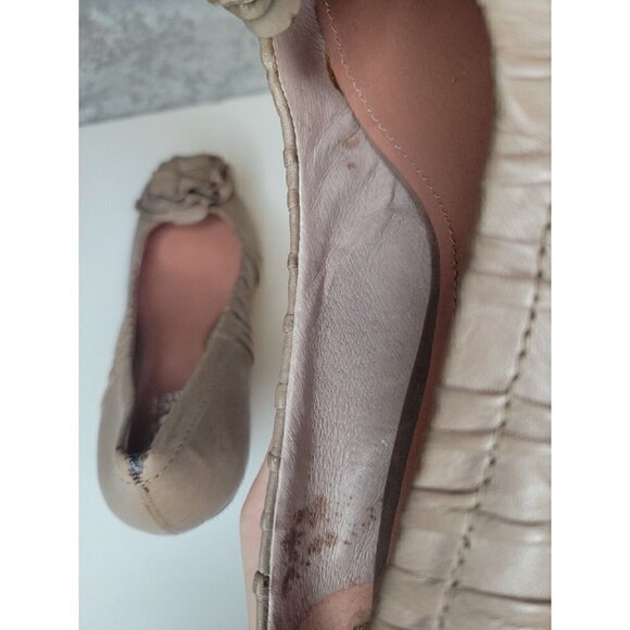 Vince Camuto Womens Heels 7.5B Cone TAUPE Leather Closed Round Toe Flower, NWOT - Picture 15 of 16